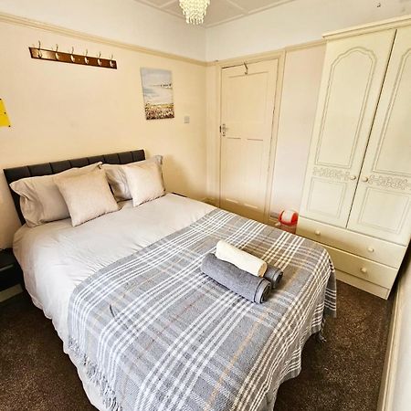 Small Double Room Near Southmead Bristol Exterior foto