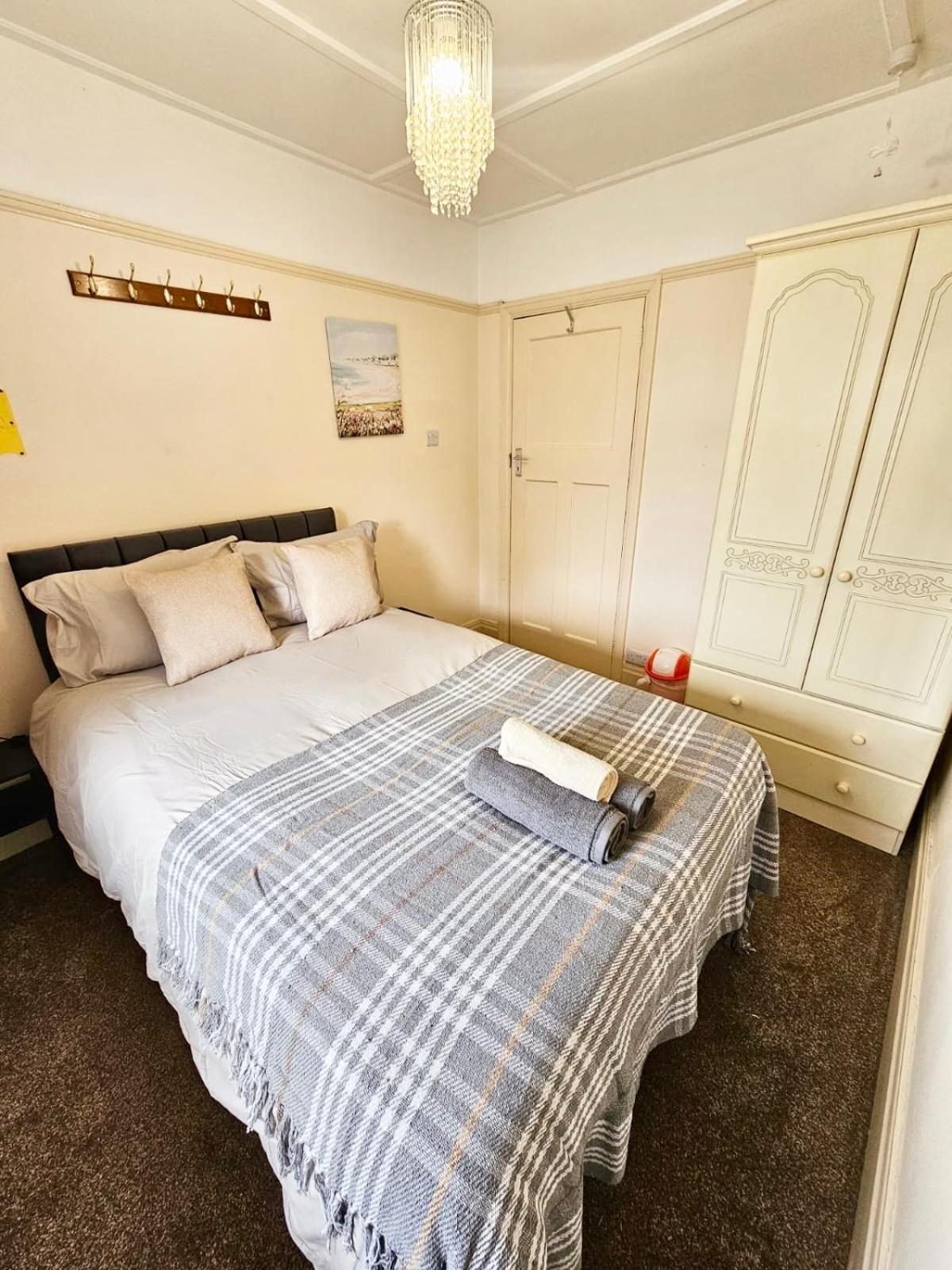 Small Double Room Near Southmead Bristol Exterior foto